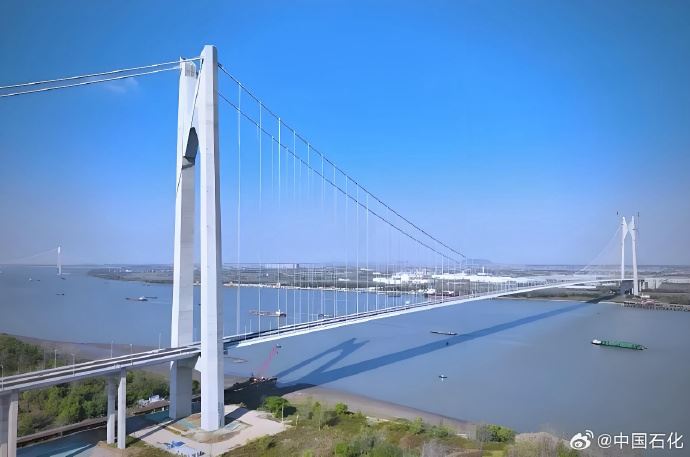 “东海牌”沥青助力南京新生圩长江大桥建设